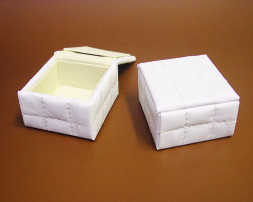 Box simil pelle L55xW55xH30mm white